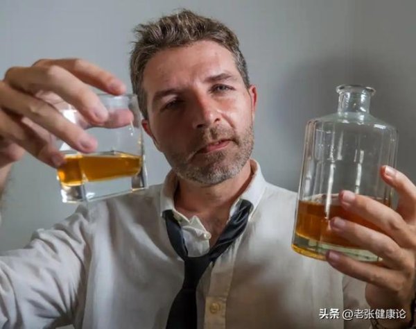 股票配资相 调查发现：每天都喝酒，多数到了68岁以后，身体或变成这样？
